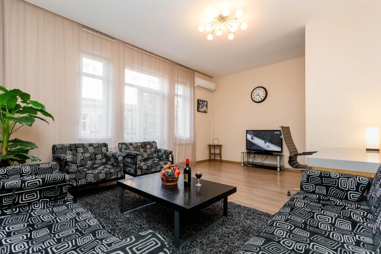 Serviced Apartment On Rustaveli Avenue 3 Тбилиси Экстерьер фото